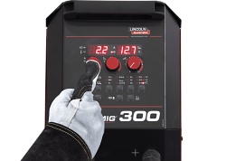 Poste Lincoln QuickMIG 300 avec son interface de réglages électronique